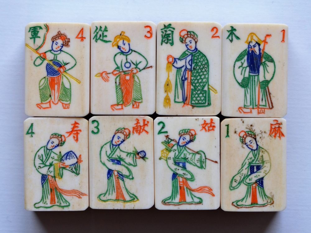 Also! Also! Also!Some flower tiles of MULAN JOINS THE ARMY! 木蘭從軍! (Less interesting to me personally, the second row is 麻姑 Hemp Maiden/Pock-Marked Crone presenting longevity peaches, btw.) https://www.themahjongtileset.co.uk/allan-and-lila-weitz-private-collection-24/