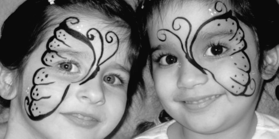 يا الذي
في الهادئينَ ارتبكا 
وجهكَ الآن بوجهي اشتبكا

إنني أنتَ
كلانا لايرى في الطمأنينِة
إلا شَركا

وكلانا ترك القلبَ سُدىً
وتناءى ناسيًا ما تركا

غير أني لي من الموجعِ 
في فشل
 الفكرِة ما ليس لكا!

#سلاف_الشواعر
#محمد_عبدالباري
<a href="/m_abdalbari/">محمد عبدالباري</a>