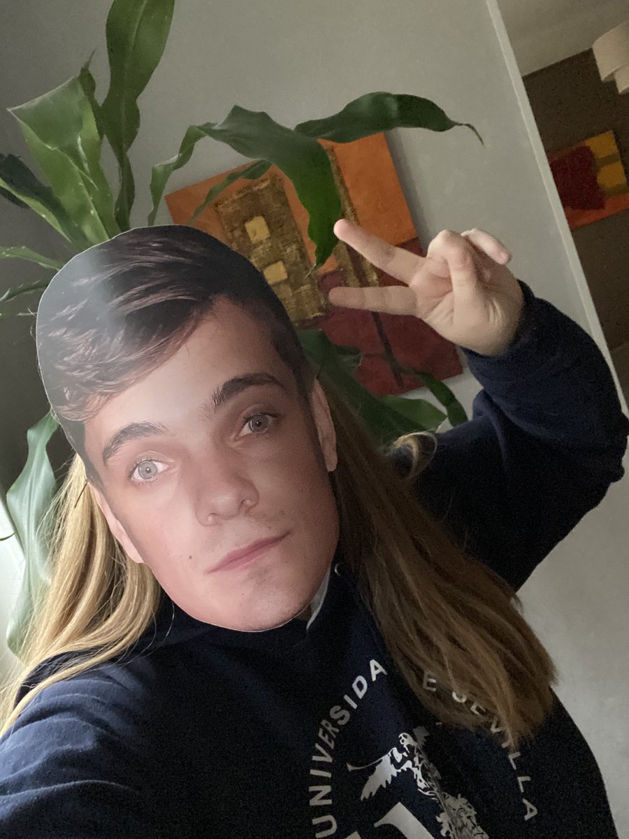 AmandineKrier's tweet photo. Guys stop believing anyone, I am the real Martin Garrix #WeAreAllMartin ⁦@MartinGarrix⁩ https://t.co/Bf6E0TG15s