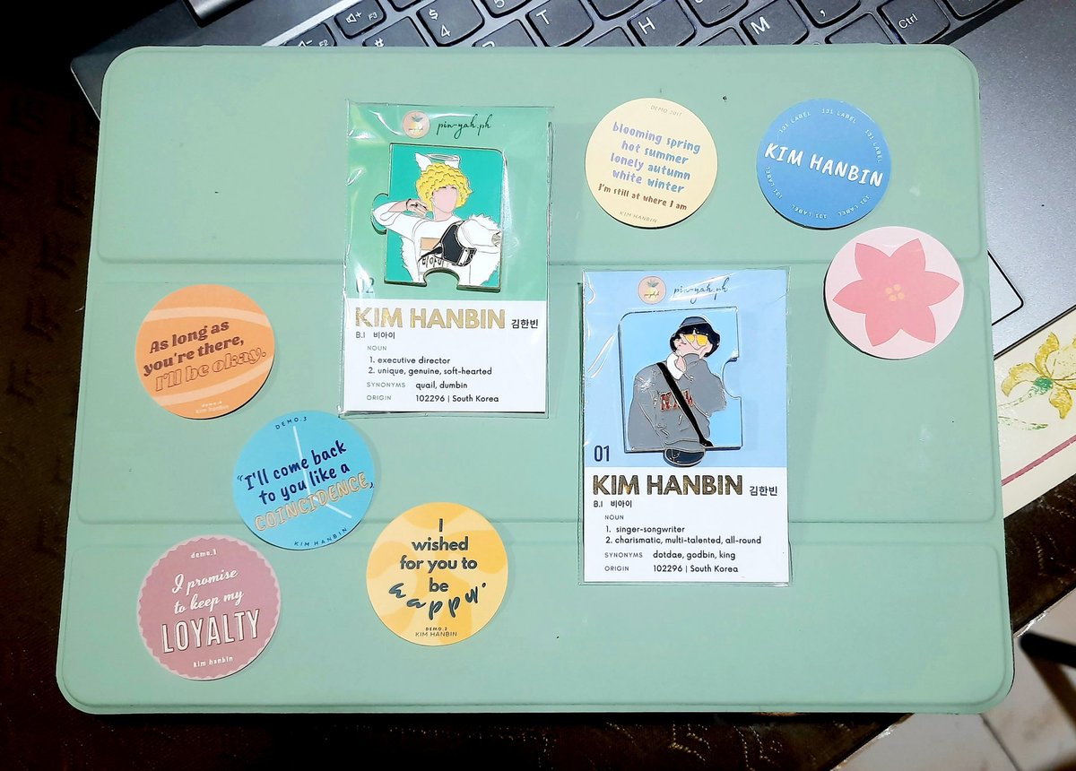 khbrose's tweet photo. Yayyy my hanbin pins are here! They're so pretty and the freebies are cute too. 😍 Thank you @Pinyah_ph 

Baby hanbin uwu 😂 @ikon_shxxbi https://t.co/aJUYjq7RCk