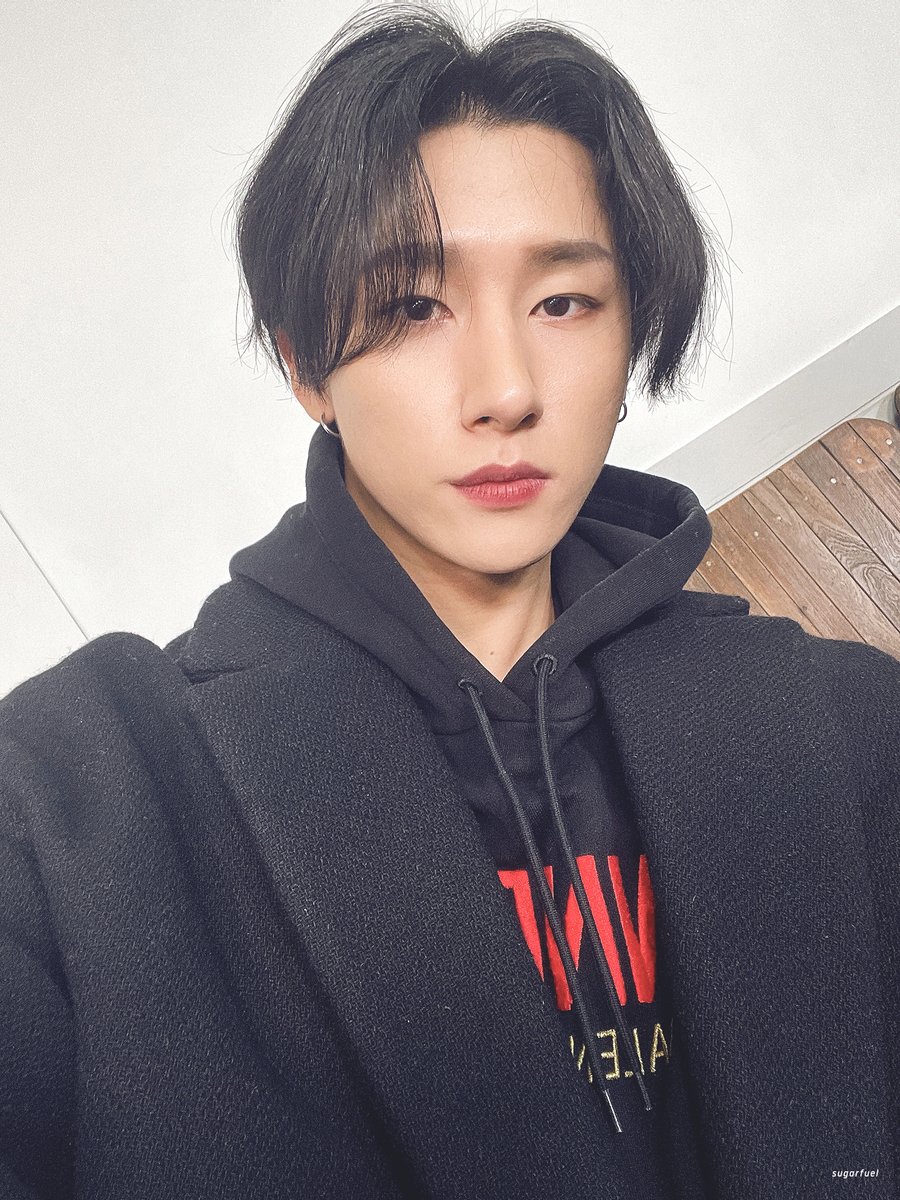 sugarfueli's tweet photo. 210105 투턱곰 셀카 #아이엠 https://t.co/qLRd8I2TMC
