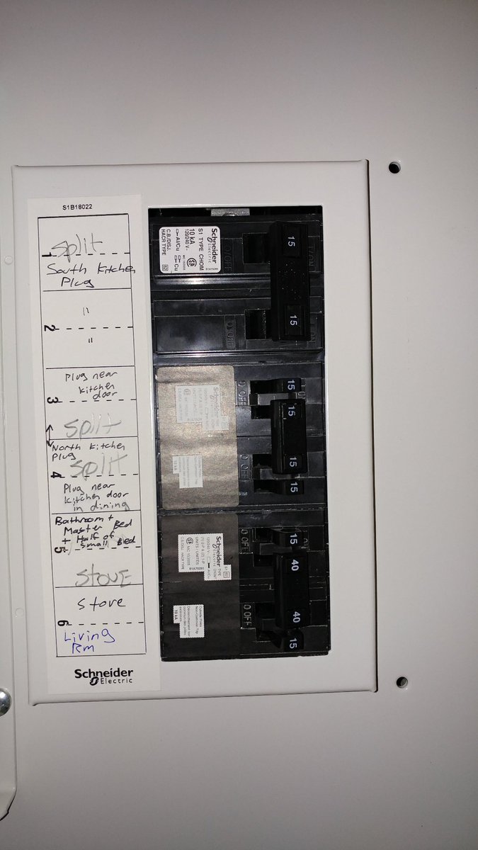 cunningkitsune's tweet photo. @TechConnectify I've got these odd slim breakers in my apartment where the center is tied to supply either a shared neutral kitchen setup or 40A for the stove. https://t.co/IKHj3esqwA