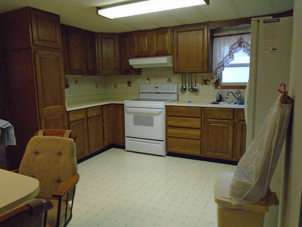 _officialadg's tweet photo. Happy New Year to All! 🎇

Our featured home of the week is located in the Spacious Acres community of Sullivan, WI. This 2 bed, 2 bath home features a large addition of a storage room/workshop, fireplace, and an attached garage. Call Colleen at 262-593-2311 to schedule a tour! https://t.co/AgmolMisgA