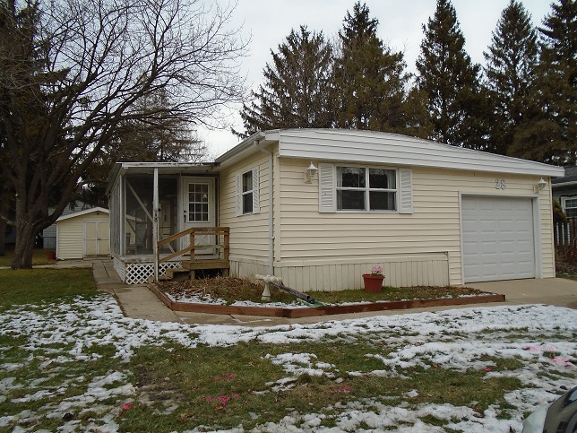 _officialadg's tweet photo. Happy New Year to All! 🎇

Our featured home of the week is located in the Spacious Acres community of Sullivan, WI. This 2 bed, 2 bath home features a large addition of a storage room/workshop, fireplace, and an attached garage. Call Colleen at 262-593-2311 to schedule a tour! https://t.co/AgmolMisgA