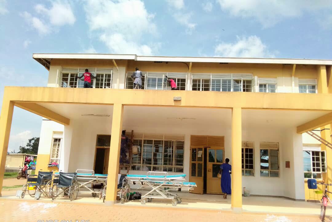 933kfm's tweet photo. President Museveni to commission a 3year old hospital without X-ray machine and scan #KFMNews
Read more: https://t.co/IU0n8AW9mE https://t.co/BnTw8qKMaG