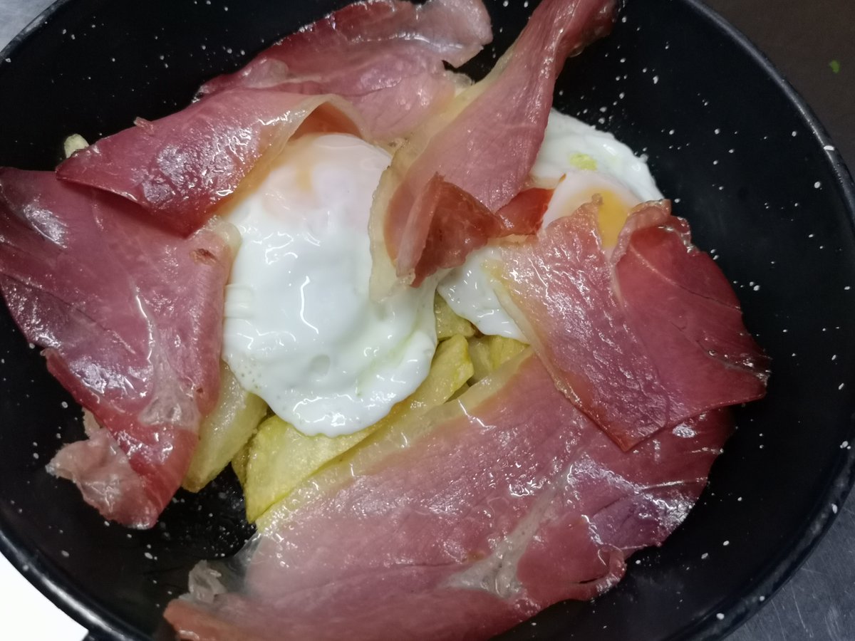 La excelencia como marca de la casa... En #Manolo1934 tenemos una amplia variedad de exquisitas opciones, una cocina tradicional que da continuidad a nuestra filosofía de llevar al cliente solo productos de calidad y con un toque creativo y sorprendente.