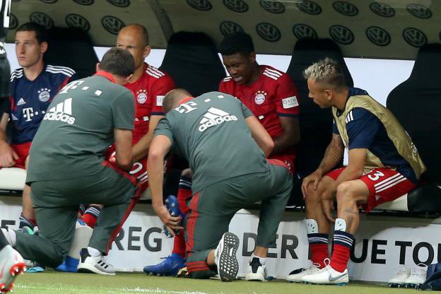 Le 5 novembre 2014, il connaître une grosse blessure lors d’un match contre la Roma. En effet, il subira une déchirure partielle du ligament interne et une blessure au ménisque interne au genou droit. Cette blessure va le tenir éloigné des terrains plusieurs mois.