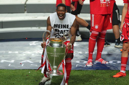 En 2020, Alaba sera replacé en défenseur central par Hans-Dieter Flick. C’est à cette position qu’il réalisera le triplé Championnat/Coupe nationale/Ligue des champions, faisant de lui, par la même occasion, le joueur le plus titré d’Allemagne à égalité avec Muller et Ribéry.