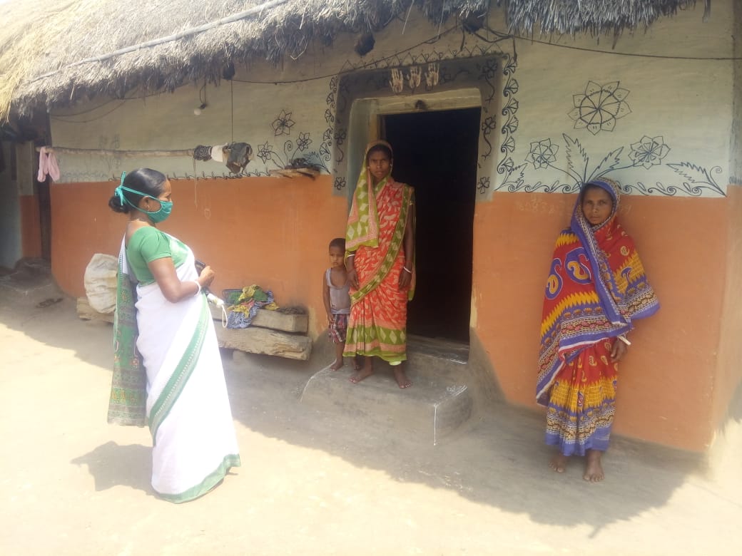 Healthcare workers say fewer people come to health facilities for TB testing because of  #COVID19. “In 2019, we had sixteen TB patients. But last year, there were only four,” says Parveen Bano, ASHA worker,  #MadhyaPradesh. Read:  https://bit.ly/394cQHa  @TbTouched  @TBPartnersIndia