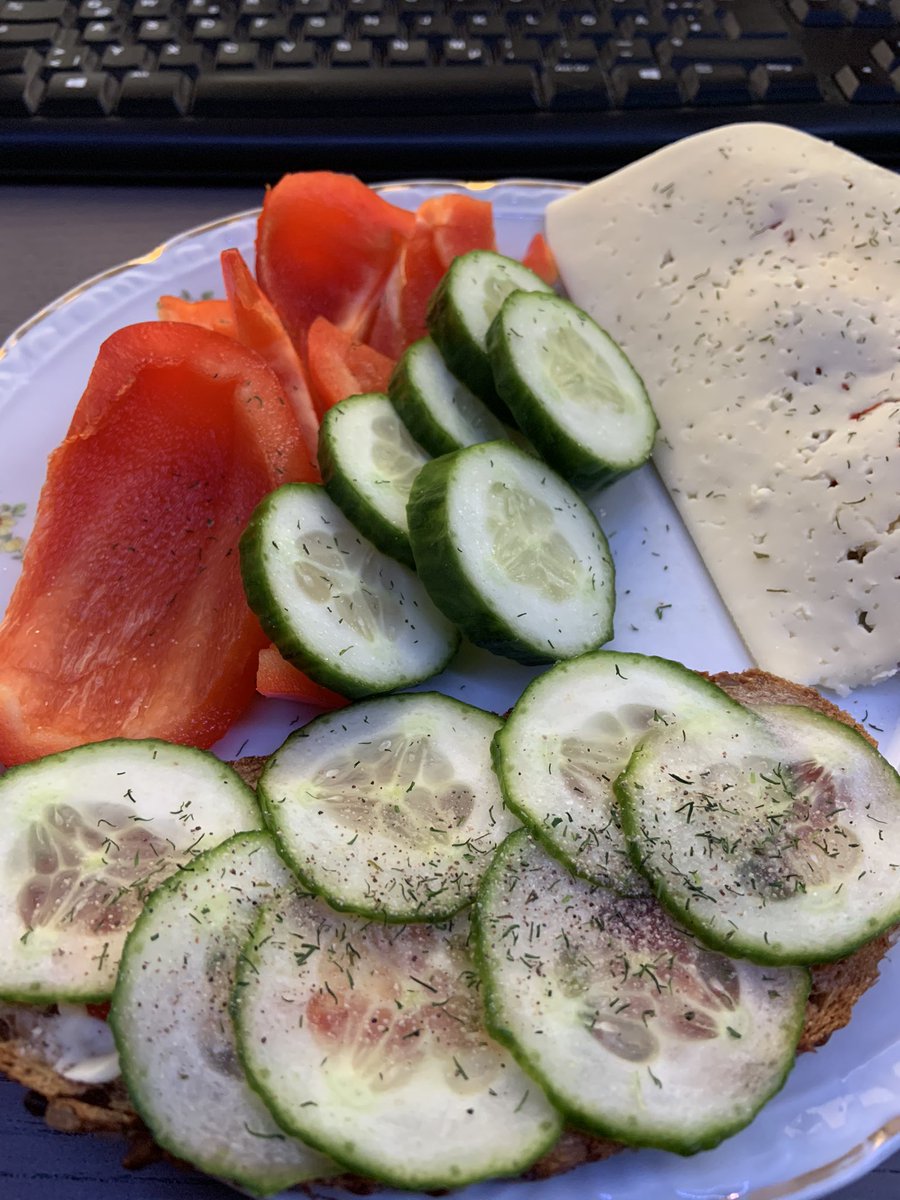 Florian83936621's tweet image. So - Tag 1 des Selbstexperiment: 3 Monate vegetarisch Ernähren!
Das war mein Frühstück!
#vegetarisch #selbstexperiment #ernährung #jetztdigital #start #foodpicture