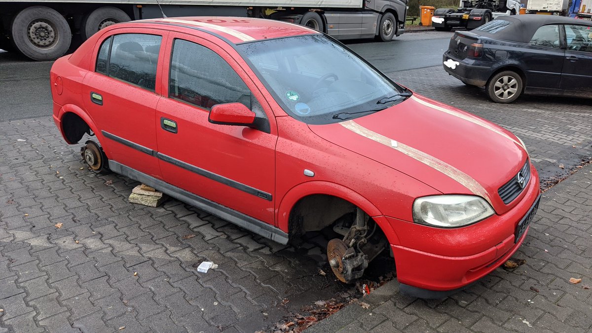 Hey <a href="/Polizei_Ffm/">Polizei Frankfurt</a>,

Ich bin mir nicht sicher ob das schon hier war, aber ich glaube das Auto wird sich nicht mehr bewegen und möchte abgeholt werden.

Steht auf dem Rastplatz Hainbach in Fahrtrichtung Flughafen.