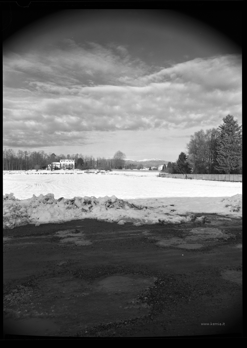 CanonF1's tweet photo. It's always the same scene I shot so many times, here at the end of the road, but now it's not so bad. Maybe.
Technika III, Angulon 90/6.8, yellow filter, Fomapan 100 9x12
#ishootfilm #believeinfilm #vignetting #winter https://t.co/DQD2XBWtr0