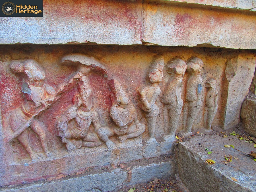 Perhaps the most interesting feature from the Sirwal temples is an unlisted, unprotected stepwell in the midst. Carved with Ramayana iconography on its walls, the stepwell remains in use.  #Yadgir,  #Karnatakatrail. A video: 