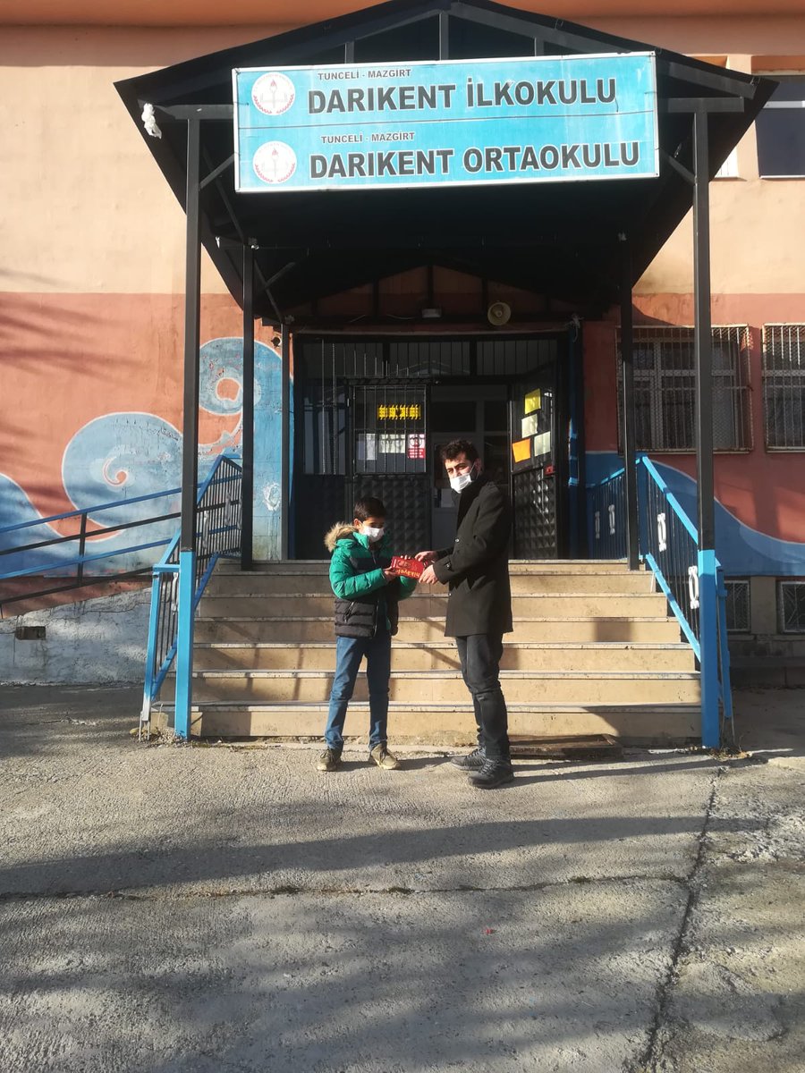 "Her millet kendi lisanında yaşar. Lisan vatan kadar mukaddestir." Ömer Seyfettin
İlçemizdeki tüm eğitim kurumlarımıza Ömer Seyfettin'in seçme hikayeler serisini öğrencilerimize ulaştırmak üzere teslim ettik. 
<a href="/tcmeb/">Millî Eğitim Bakanlığı</a> <a href="/ziyaselcuk/">Ziya Selçuk</a> <a href="/TunceliValiligi/">T.C.Tunceli Valiliği</a> <a href="/Tunceli_MEM/">Tunceli İl Millî Eğitim Müdürlüğü</a> <a href="/gurselekmekci/">Gürsel EKMEKCİ</a>