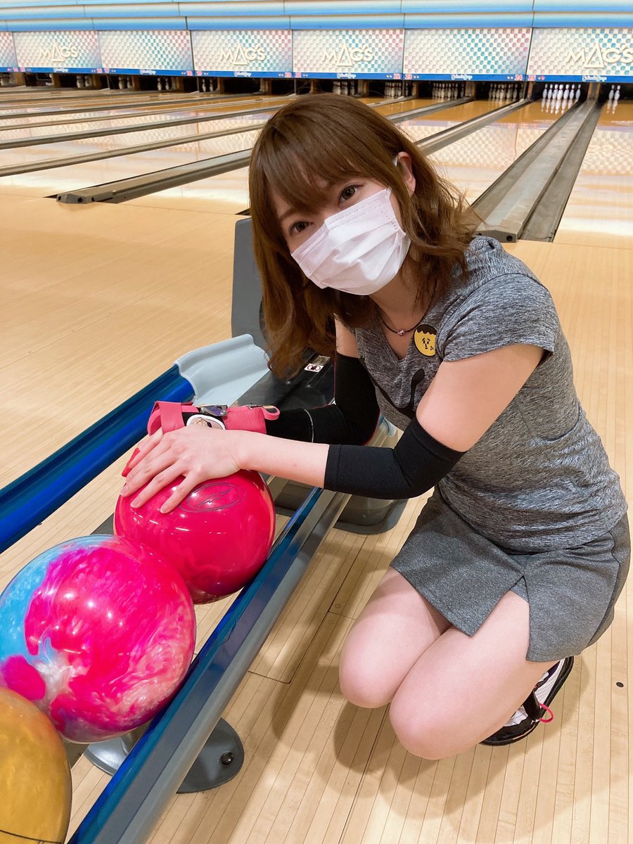 ボーリング  パンチラ  / X