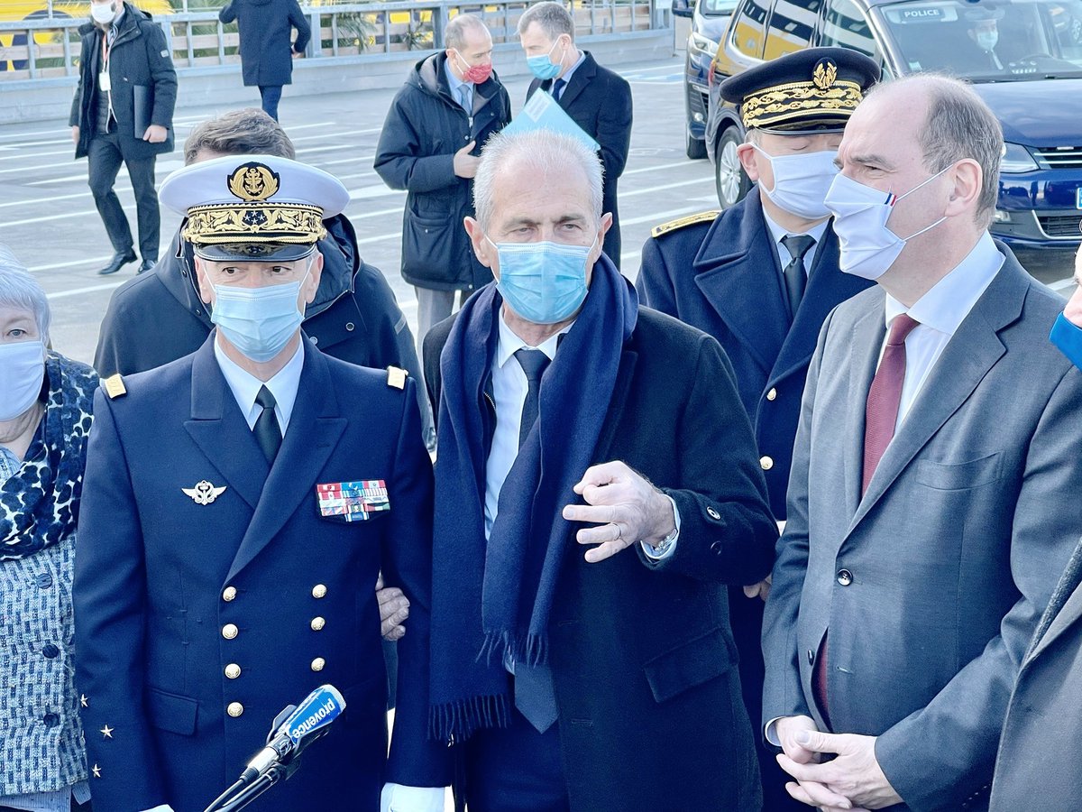 hubertfalco's tweet image. Après la signature du Contrat Plan État Région, nous avons pris la direction de notre Port de Commerce pour présenter au Premier Ministre le projet d’électrification de nos quais portuaires.