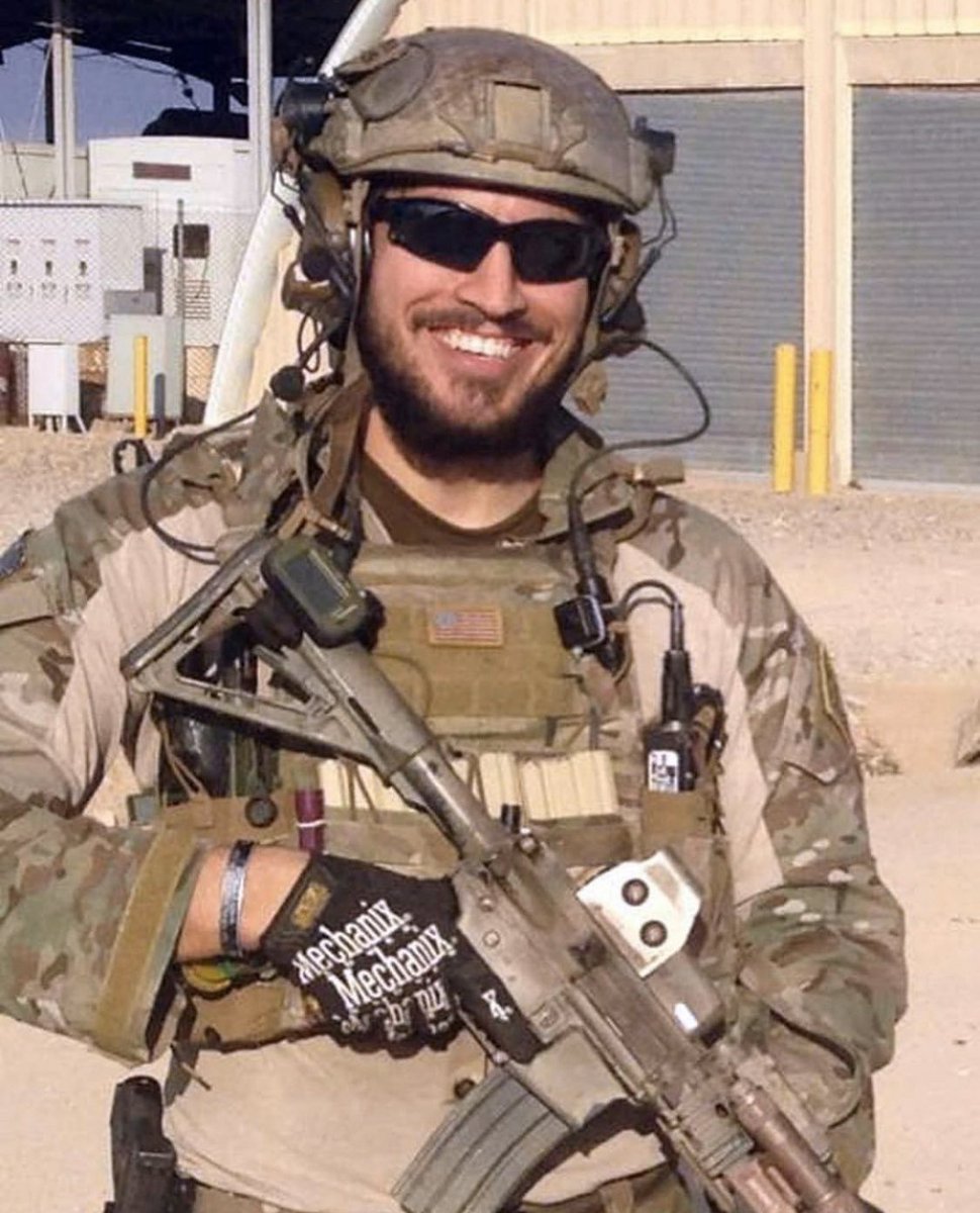 op_hawkeye's tweet photo. 1.5.2016 ~ SFC Matthew McClintock 🇺🇸

#OpHawkeyeRemembers #19thSFG #SilverStar #BronzeStar #PurpleHeart #DeOppressoLiber

📷 @mcclintockfoun1 
📜 https://t.co/72ldaPDXK1
📜 https://t.co/FLQo6aiKCs
📰 https://t.co/y0GGJvsFgg
📰 https://t.co/rw8Txhhgbk
🎙 https://t.co/hfv0Bi0pmJ https://t.co/Jcjt6nhqs2