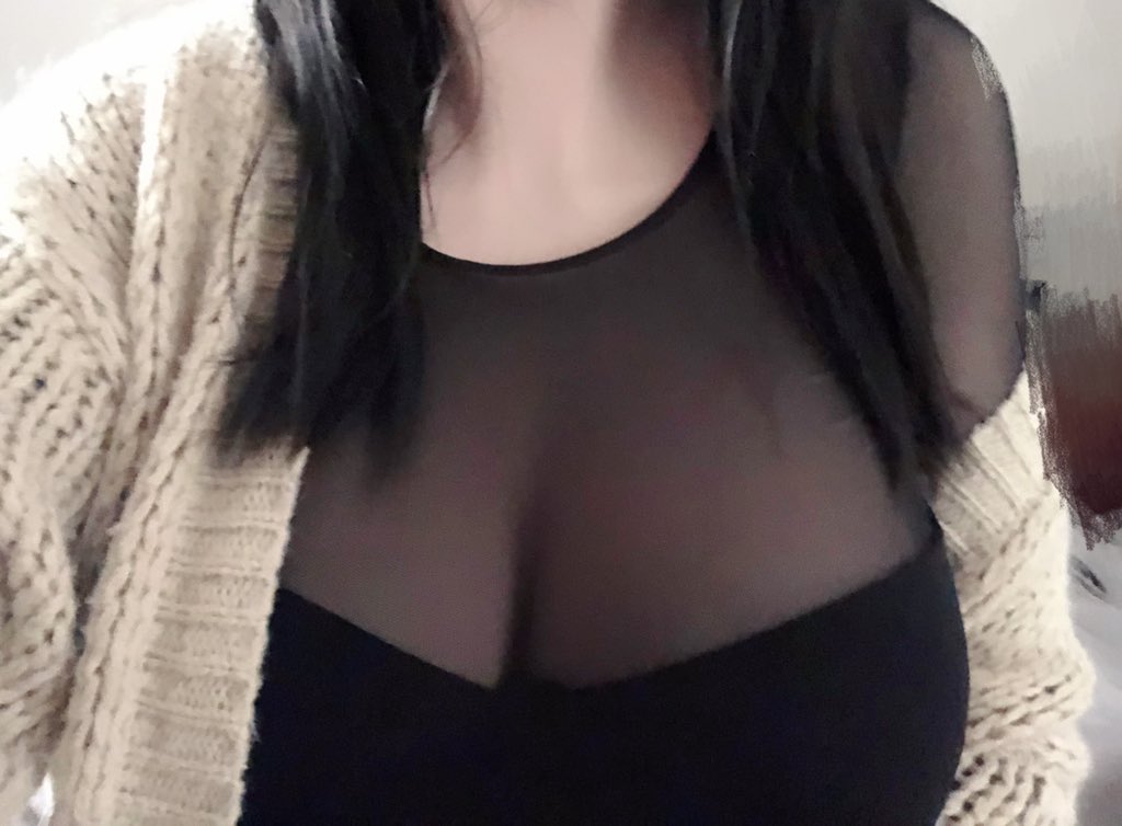 9Porm's tweet photo. 露脸了，你们喜欢么？#露脸 #巨乳 #爆乳 https://t.co/J759EjwtTn