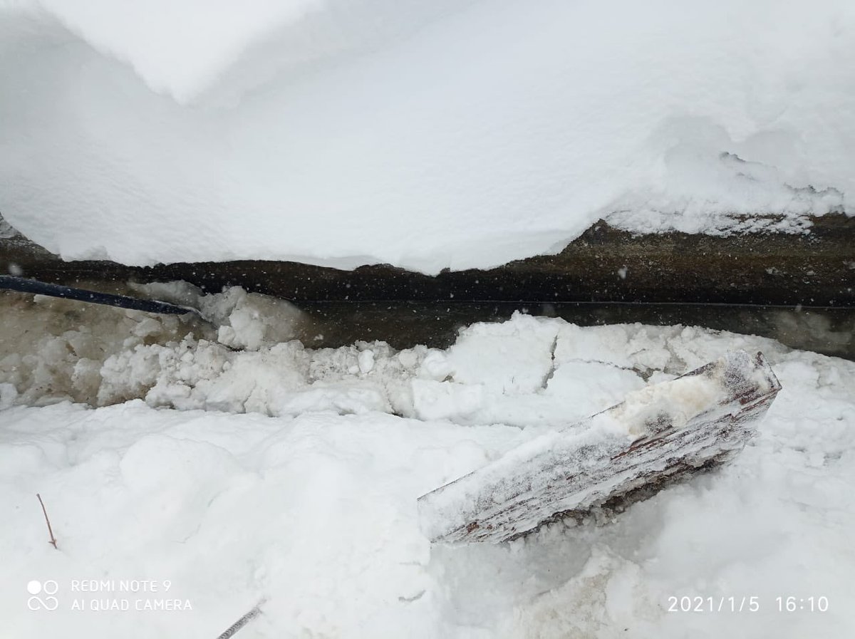 Brave employees of Jal Shakti Department restoring the Dawar-Khandayal Water Supply Scheme at Gurez sub division.  <a href="/dipr/">dee singh</a> <a href="/kansalrohit69/">Rohit Kansal</a> <a href="/MRAJU_77/">M Raju</a>