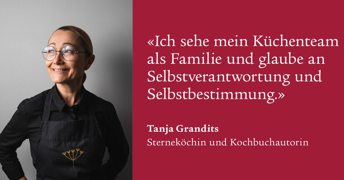 swisslife_group's tweet photo. Sterneköchin ⭐⭐ #TanjaGrandits sieht sich eher als Cheerleader denn als Boss ihres Teams. #Selbstbestimmung schreibt sie gross in ihrer Küche und gewährt ihren Mitarbeitenden viel Freiraum. Sie danken es ihr mit langjähriger Treue: https://t.co/Q2TT2OqTd3 #YourLife #Leadership https://t.co/BXzcUnxPXZ