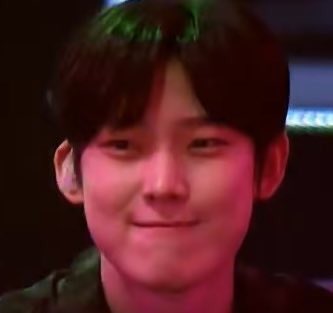 chimschanel's tweet image. kim seokjin            🤝                kim sunoo
                         bread smile