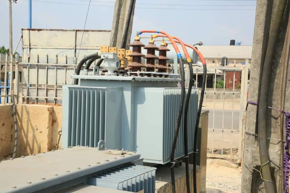 PROJECTS INTERVENTION: AGBARHO (2)Ongoing installation of 500KVA Transformer at Ohrerhe Junction, Agbarho, Ughelli North Local Government Area of Delta State.