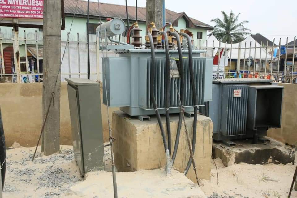 PROJECTS INTERVENTION: AGBARHO (2)Ongoing installation of 500KVA Transformer at Ohrerhe Junction, Agbarho, Ughelli North Local Government Area of Delta State.