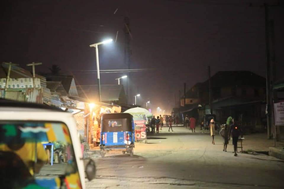 SOLAR STREET LIGHTS: EGBO-UHURIE Installation of solar street lights in Egbo-Urhurie Community in Ughelli South Local Government Area of Delta State.