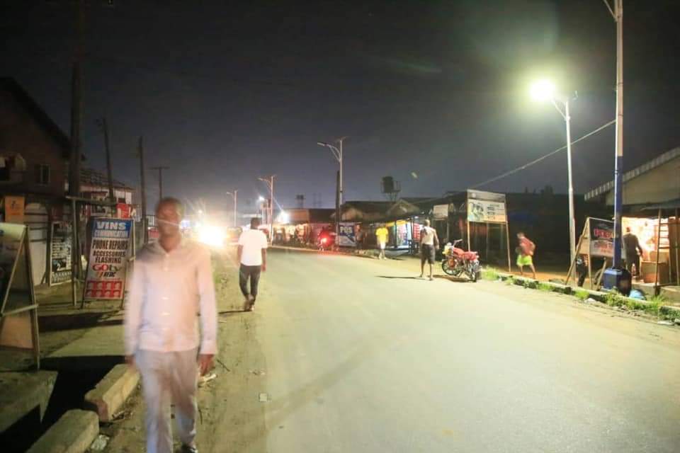 SOLAR STREET LIGHTS: OKORIBI-ALEGBO Installation of solar street lights in Okoribi-Alegbo, Effurun, Uvwie Local Government Area of Delta State.