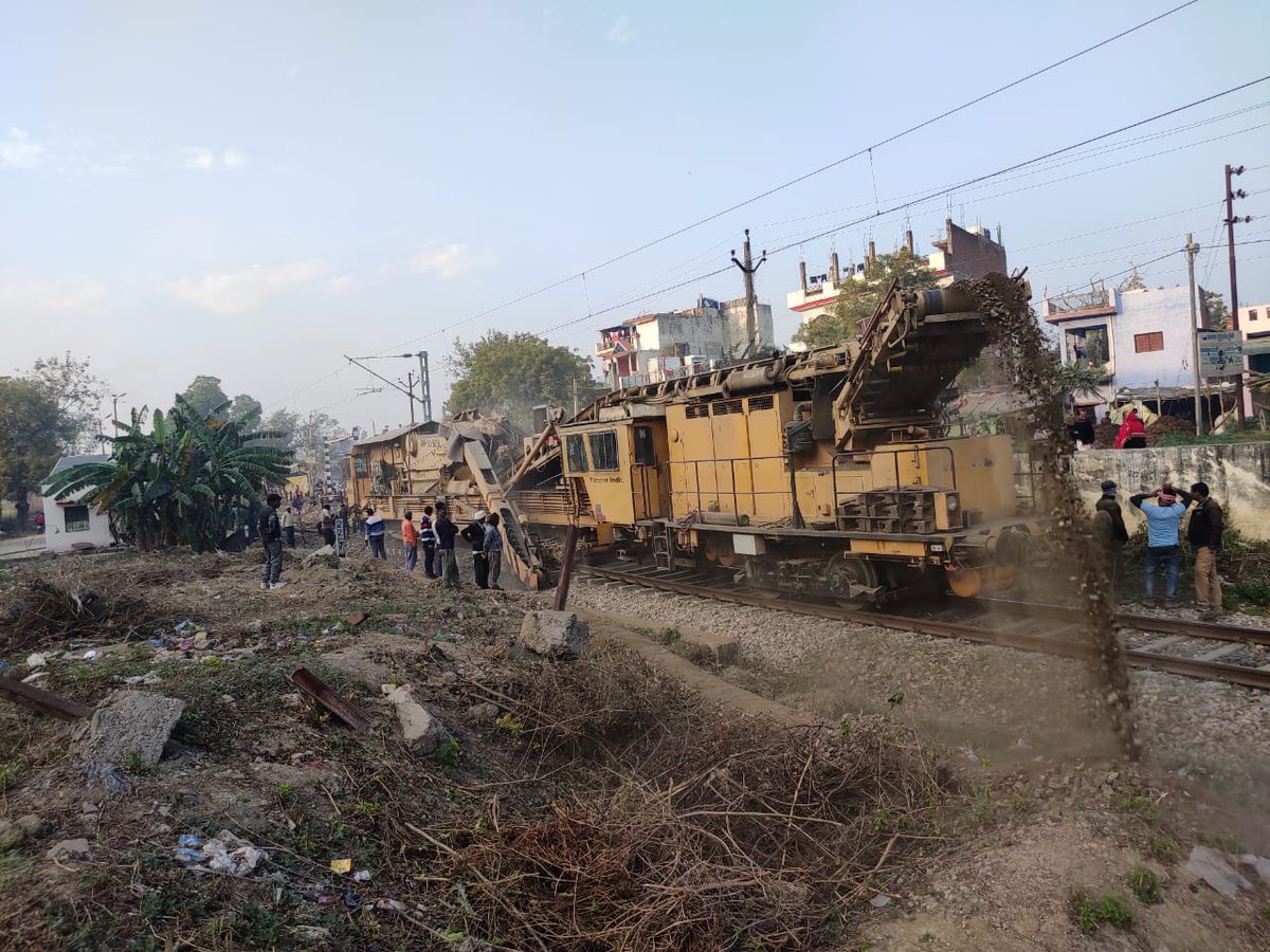 05.01.2021 को इज्जतनगर मण्डल के कानपुर अनवरगंज-कासगंज सिंगल लाइन सेक्शन में कार्यरत सिंगल बीसीएम द्वारा ब्लॉक सेक्शन चौबेपुर - मंधाना के मध्य 01 लेवल क्रासिंग सहित 1507 मीटर ट्रैक का डीप  स्क्रीनिंग किया गया।

यह एक बीसीएम द्वारा एक दिन में किया गया अधिकतम कार्य है। <a href="/drm_drmizn/">Izzatnagar_DRM</a>
