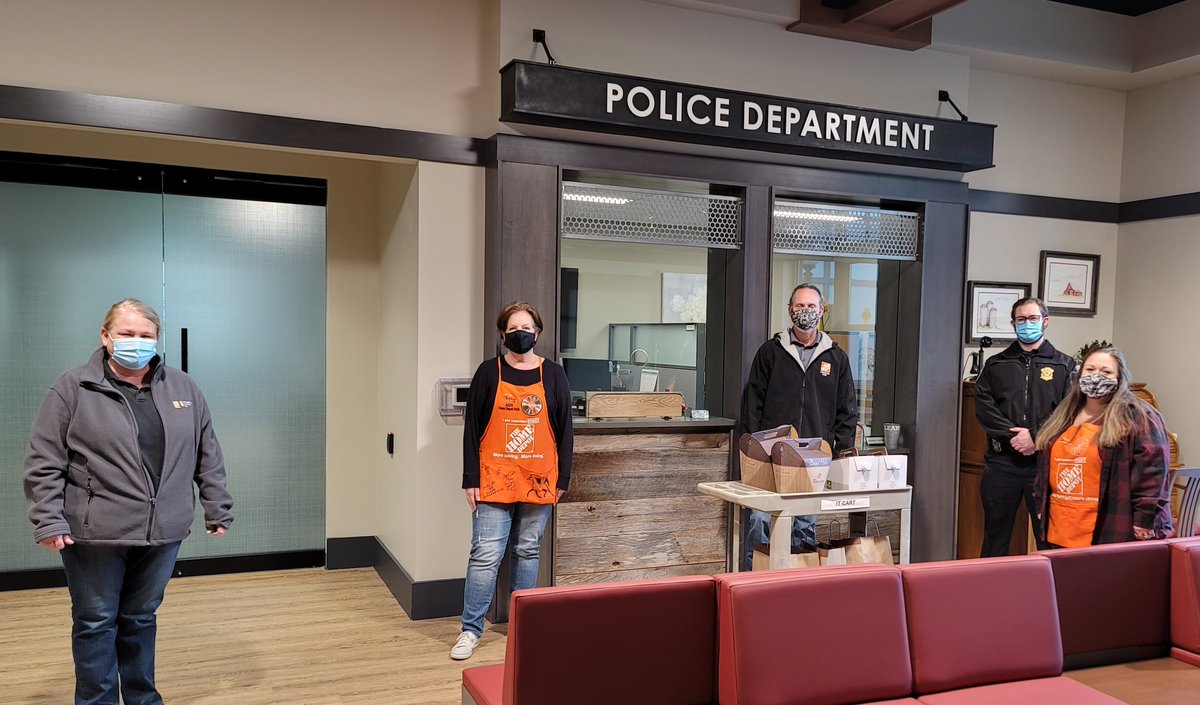 CollazoTara's tweet photo. #HD0149#OperationSurprise#We Surprised The Milton Police Dept. With An Amazing Breakfast Just One Small Way to Show How Much We Appreciate Everything They Do To Keep Our Community Safe. @HomeDepotFound @lgrahamthd @KMTovey @jhiltonthd @cityofmiltonga @kale_self @wellsthd https://t.co/vQGH9WlFn5
