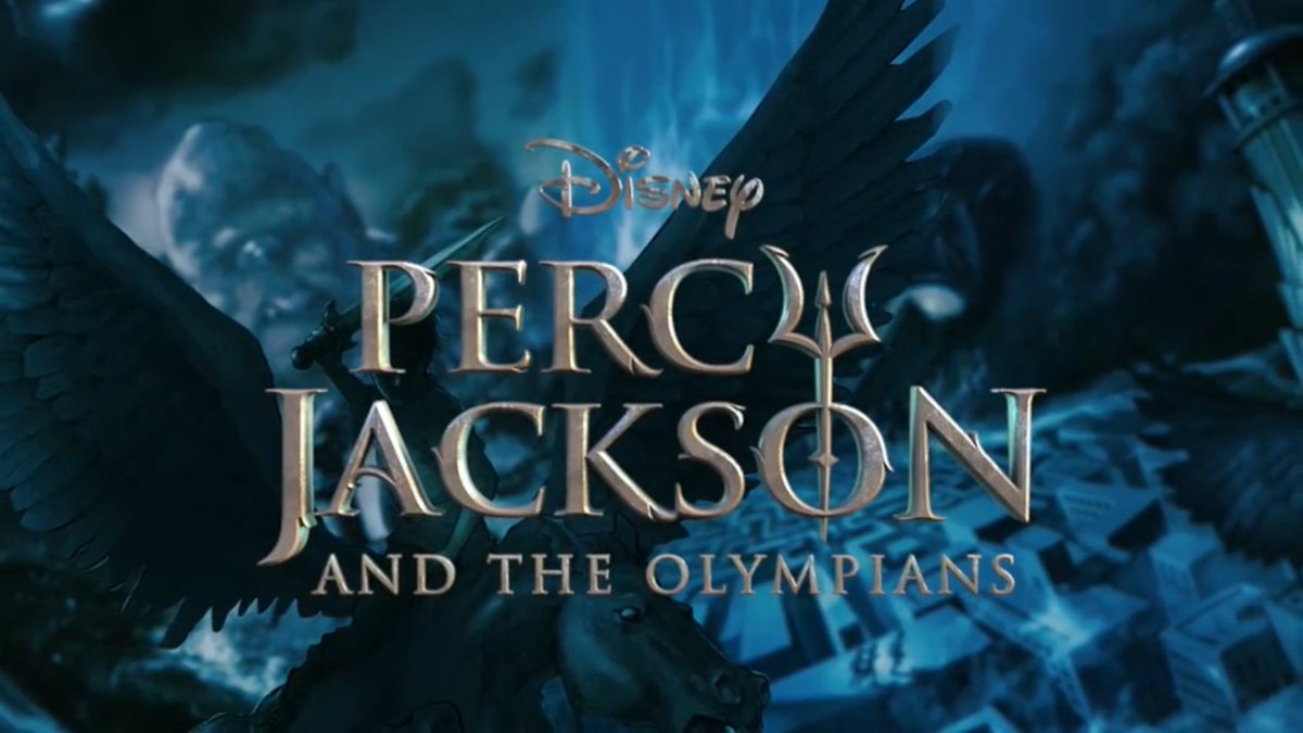 PercyJacksoon's tweet photo. Não estão confirmadas as cinco temporadas da série! "As temporadas futuras dependerão de como será a primeira. Quantos olhos estarão no Disney+ assistindo a essa primeira temporada? Isso é o que determinará se veremos Percy crescer ao longo de uma série inteira." — Rick Riordan. https://t.co/uyF9hqRMHI