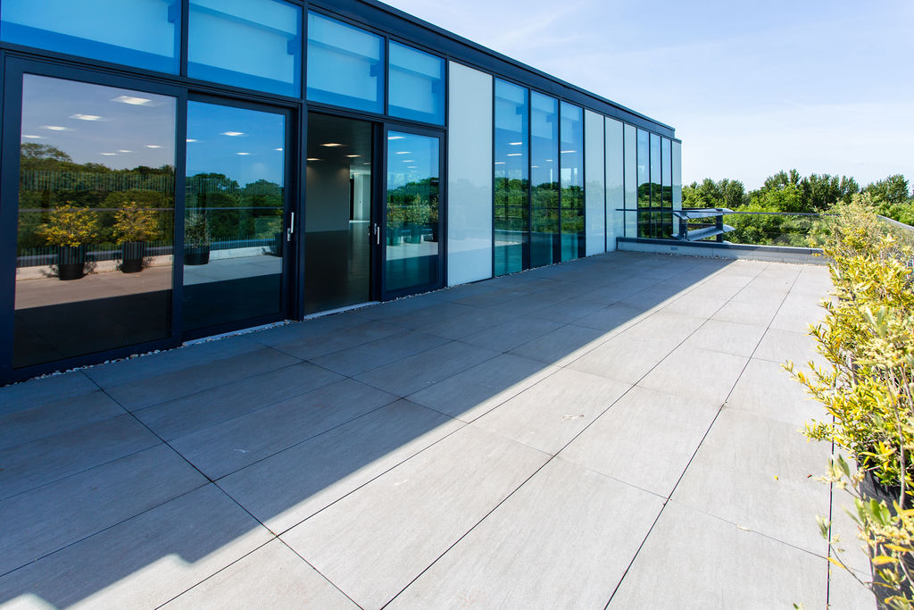 New Year, new office requirement or thinking about relocating? We have upto 20,693 SQ FT of high quality office space available immediately, plus a recently completed spacious ground floor tenant break out area, meeting room, outside space and close to #M25