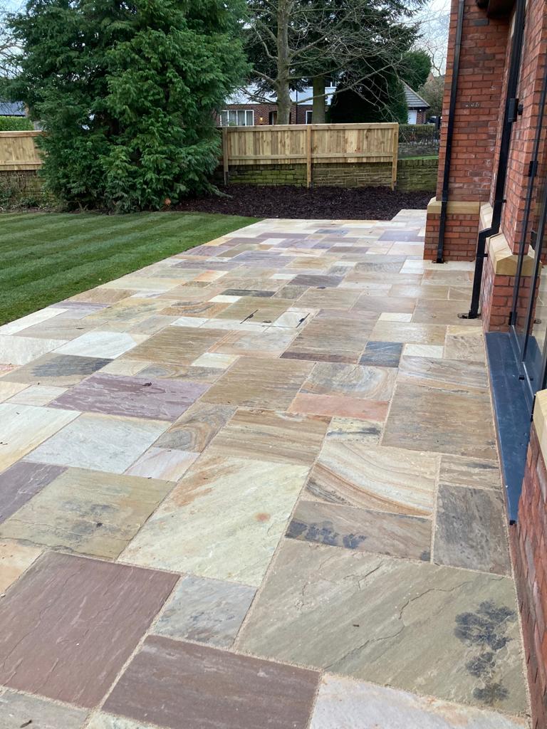 TGBUILDERSM's tweet image. Let&apos;s look forward to the Spring! Time to start thinking about that new garden patio....
Here are photos sent in to our Northwich branch of a finished project using the Golden Fossil Classic Sandstone paving stone.  
#Northwich #Pavestone #Paving #Patio #sandstone