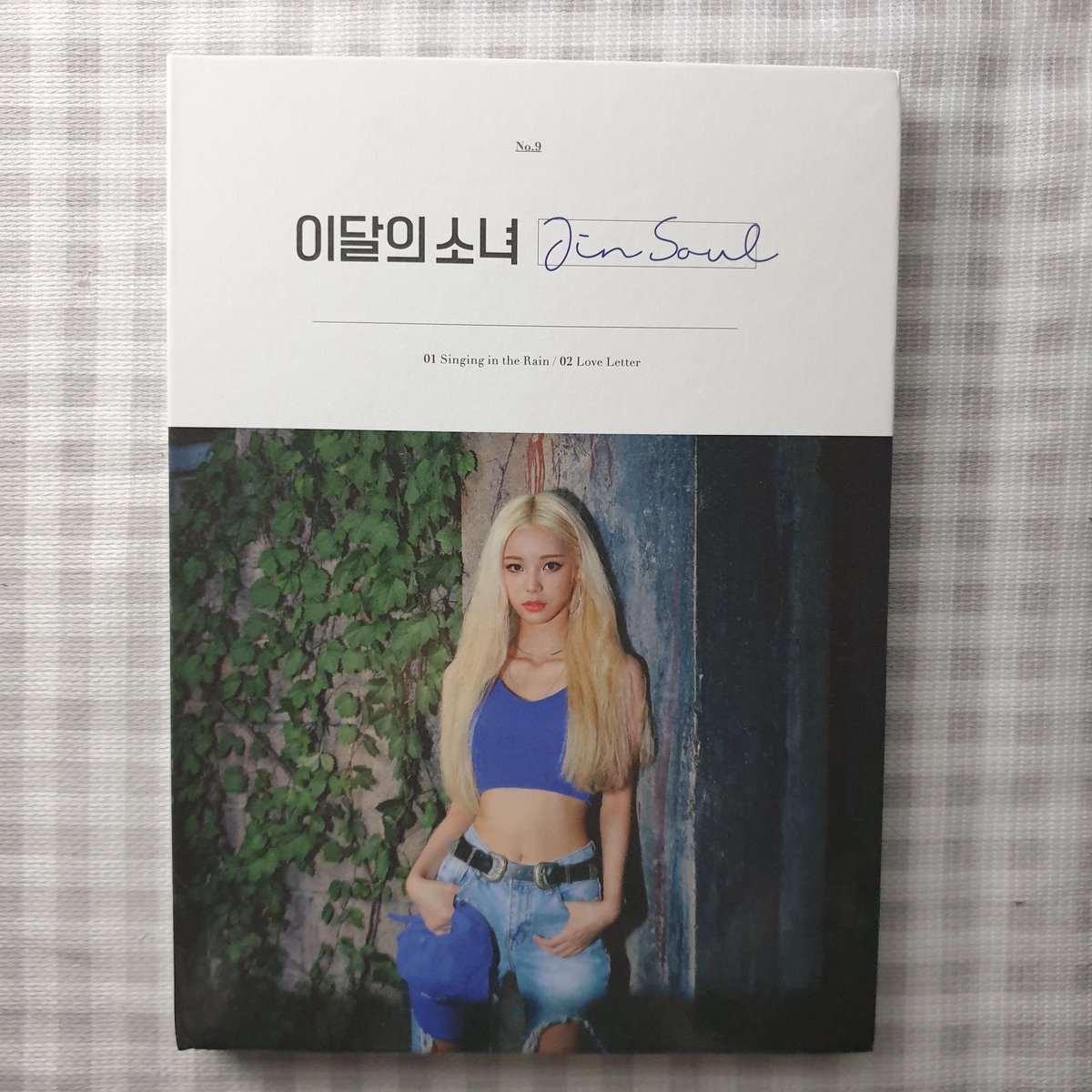 ☆reprint jinsoul solo albüm☆ hasarsız fotokartsız çok acil satmam lazım 90₺ (fiyat konusulur) gören rt atabilirse çok sevinirim 💗💗 @loonaorbitr @ggstakasatis @ggsatistakas @kpopalbumsatis @peacrry