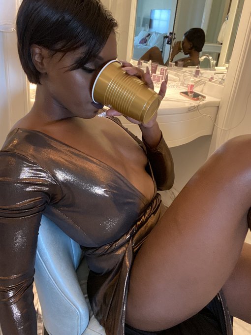 3 pic. How pornstars drink in their natural habitat ?
https://t.co/rbf6AjUTQC https://t.co/LXsNde5im