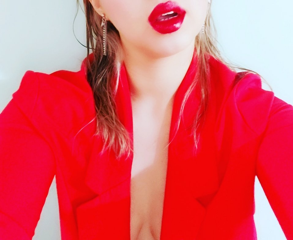 deados1904's tweet photo. Boquita roja https://t.co/QByYh63dNr