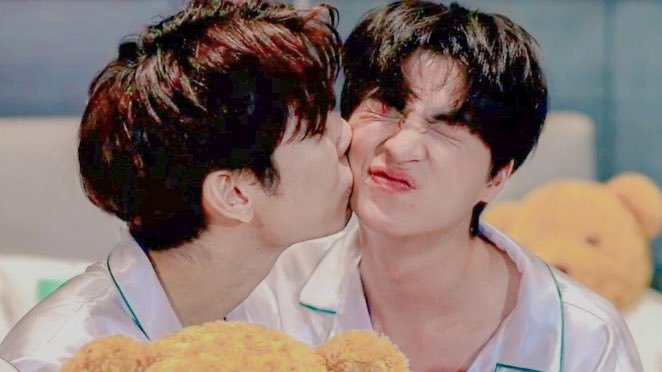 BEST MEWGULF MOMENTS 2020 RANKINGS#13. the iconic dentiste live [122 votes] 3.81%