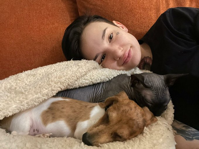 Definition of a sweet Sunday morning. Show me yours! 💕 https://t.co/E6vfD6D1j9