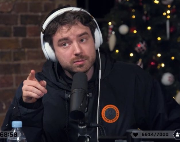 ArchieDomingo7's tweet photo. This is a Laurence’s jacket appreciation tweet https://t.co/5IhDbUSkp7