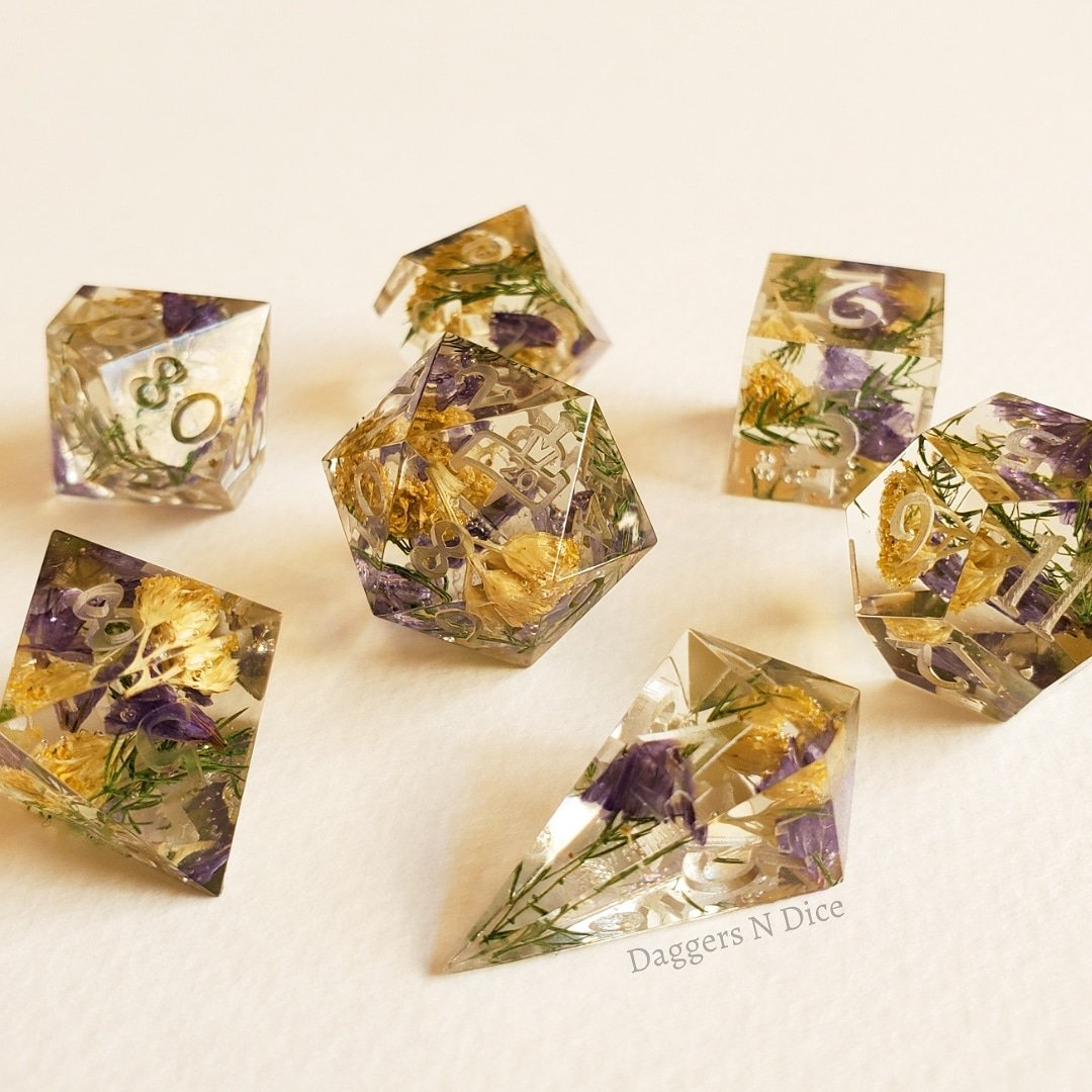 Daggers_nDice's tweet photo. 🌿🍃🌼

#dnd #dice #handmadedice #diceporn #dungeonsanddragons https://t.co/Mzgw194YVx