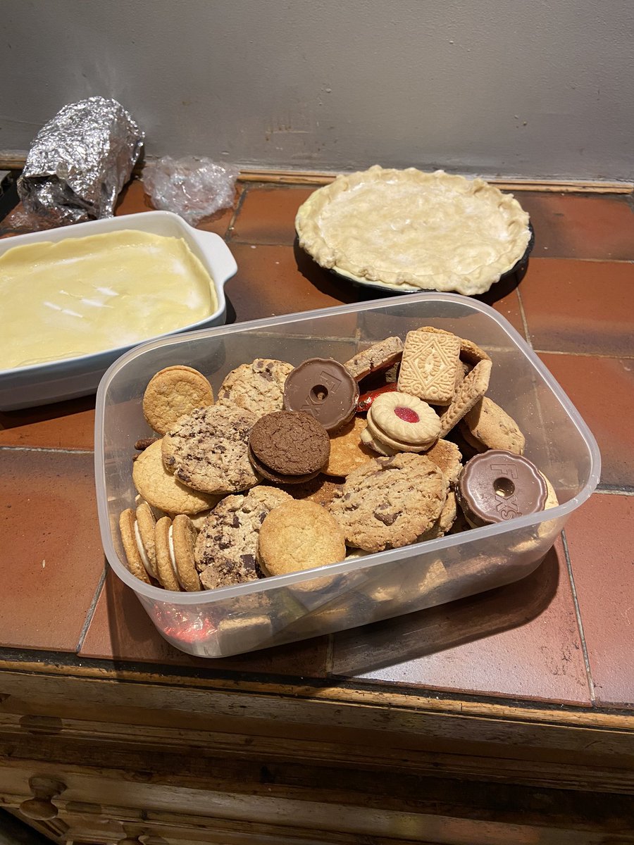 whatsnextyouask's tweet photo. Had to take stock of the dint I made the other night and replenish the biscuit tub to make sure I get my DBA (daily biscuit allowance) #biscuits #stuloveschocolate #evespudding for after dinner 🤫 https://t.co/C6aSjS8Hy7