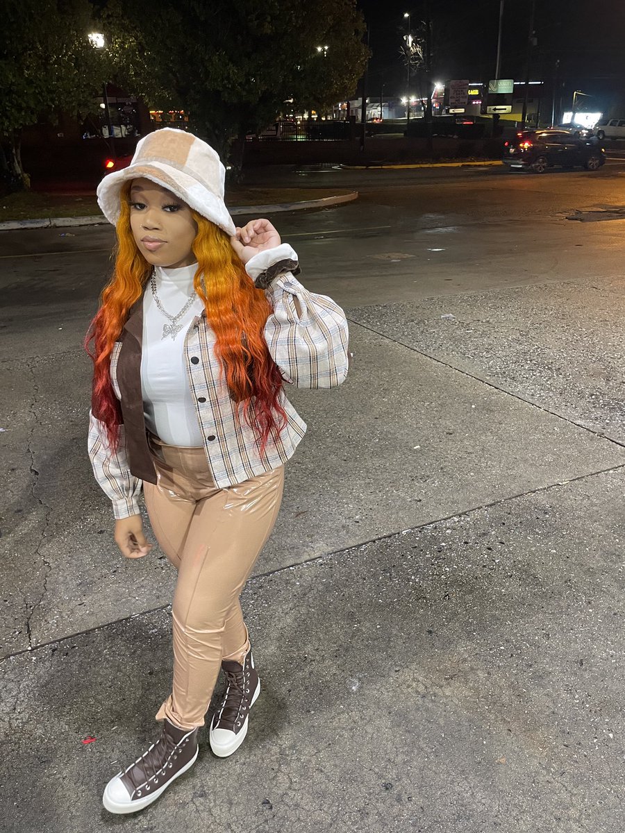 zadyiahh's tweet photo. I been fw the browns lately https://t.co/BlZslqptL0