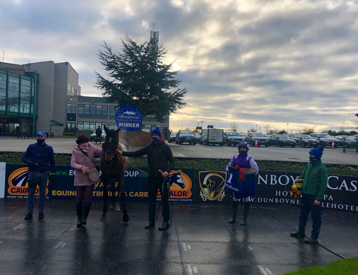 🧚‍♀️ Fairytale <a href="/Fairyhouse/">FairyhouseRacecourse</a> as Dot Love wins the “Happy Retirement Dot Love Ladies Handicap Hurdle” with FLINDT at 16/1 under Sarah Kavanagh 🏆