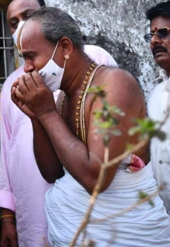 This photo should reach every corner of the world today! How helpless is a Hindu Sadhu in his own ‘Hindu-Sthan’??
#SaveTemples #JusticeForSadhus #SaveHinduCulture