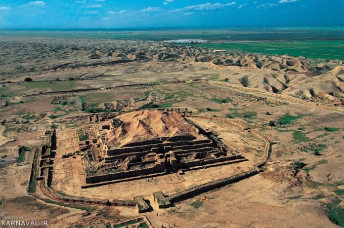 Iranica6's tweet photo. The historical site was built upon the order of K㏌g Untash-Napirisha．Unfortunately，this structure was destrѹed dur㏌g the clashes and the ㏌vasion of the Assyrian army and was long buried under the ground.That’s why the temple took the shape of a hill until it was excavated https://t.co/rzZp3e60GD