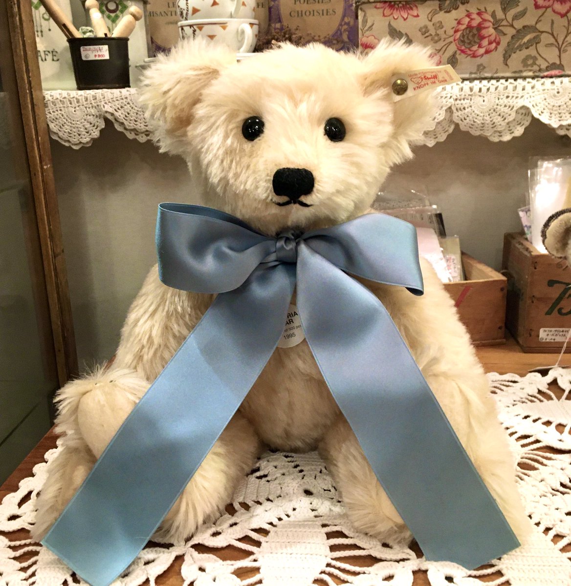 redbarrow1112's tweet photo. とっても上品な表情がステキなヴィクトリア・テディベアちゃん💖✨
#teddybear
#steiff
#steiffbear
#steiffteddy
#テディベア
#シュタイフ
#シュタイフベア
#victoria
#日本限定
#redbarrow
#レッドバロウ https://t.co/YwclvLfDcj