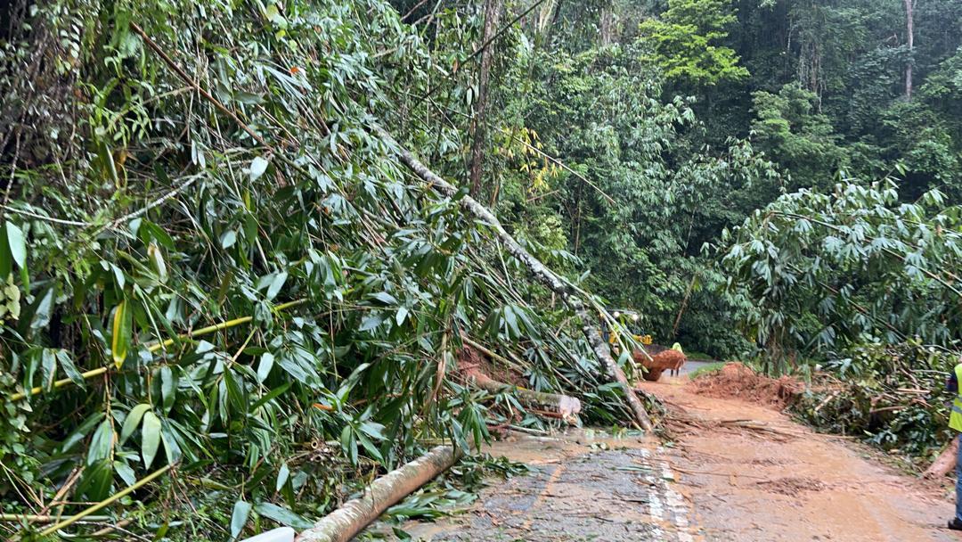 3/01/2021, 1.00 p.m : Tanah Runtuh di laluan FT56 Jalan Gap - Bukit Fraser Seksyen 7.00. Laluan ditutup kepada semua kenderaan sehingga kerja pembersihan siap dilaksanakan.