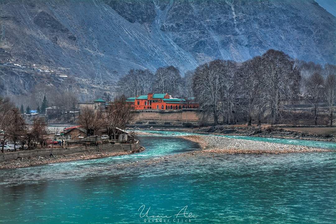 Chitral FortBuilt first in the 14th Century and then reconstructed in 1774 by Shah Katur II. It is located on the banks of the Kunar River and features the Palace of the Mehtar of Chitral and a boundary wall with many shikara watch towers.