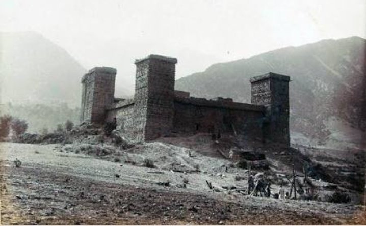 Mastuj FortThe fort was located on the route between Chitral and Gilgit. It is a simple square fort that was constructed in 1780 although it is thought that this was not the first fort at the site.